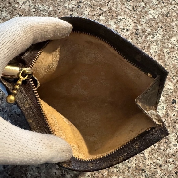 Louis Vuitton Monogram Pouch Purse/vintage preowned - Picture 9 of 11